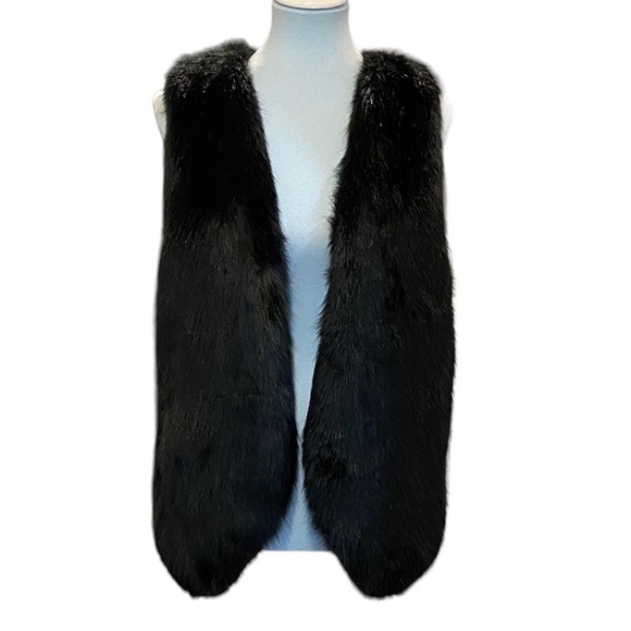 SKIES ARE BLUE Faux Fur Vest - Picture 4 of 9